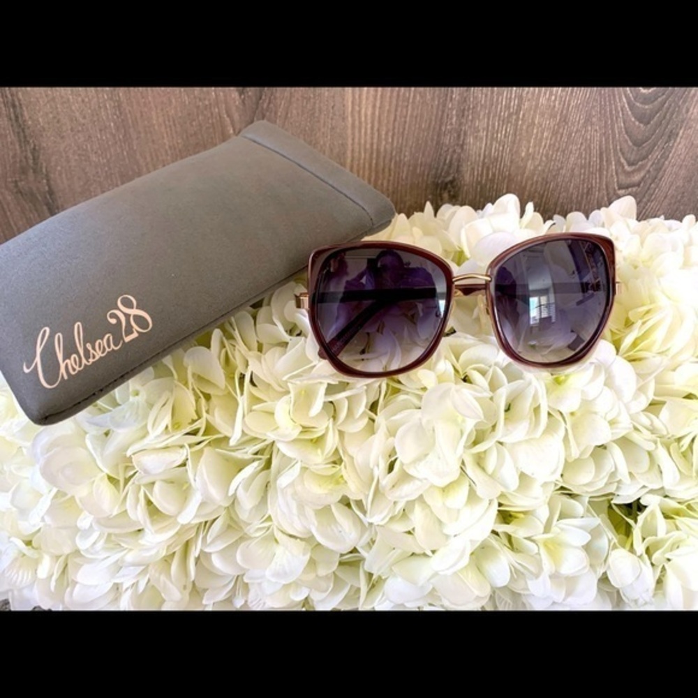Chelsea28 Ellie Sunglasses with Case
